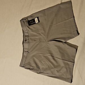 Mens Shorts Walter Hagen, W38, 9" inseam, color mid gray